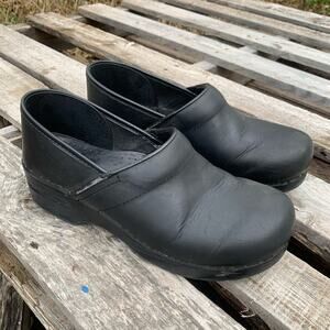 Dansko sz 40 matte black leather clog professional